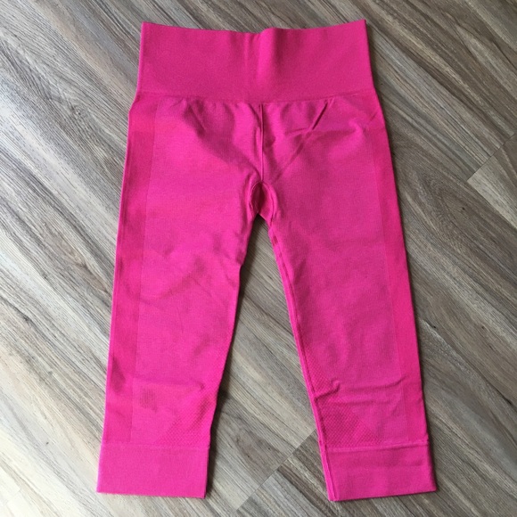 Lululemon In the flow crop II. Magenta.